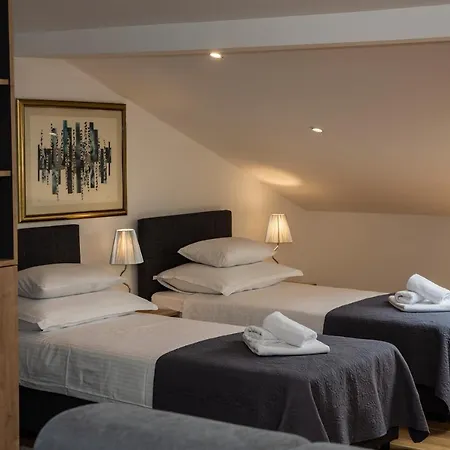 Apartament Iadertina Duplex With Garden