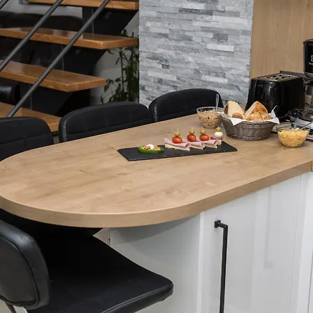 Lägenhet Iadertina Duplex With Garden *