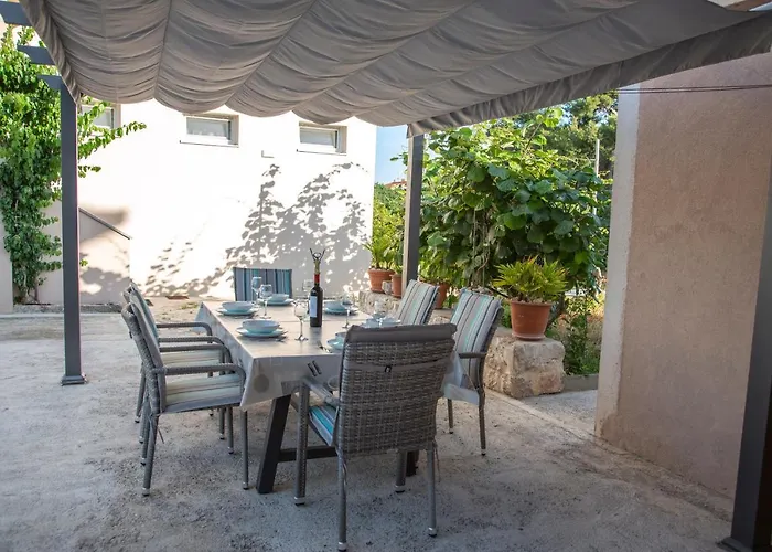 Iadertina Duplex With Garden Lägenhet Zadar