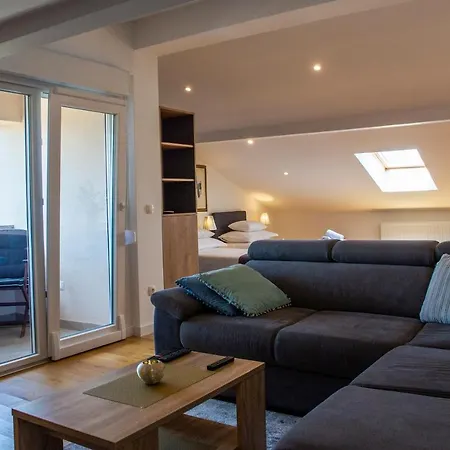 Iadertina Duplex With Garden Daire