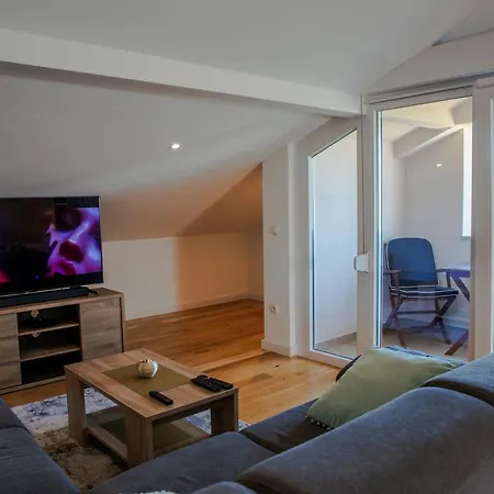 Iadertina Duplex With Garden Διαμέρισμα *