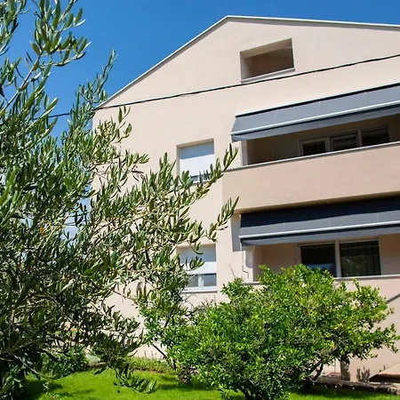 Διαμέρισμα Iadertina Duplex With Garden Ζαντάρ