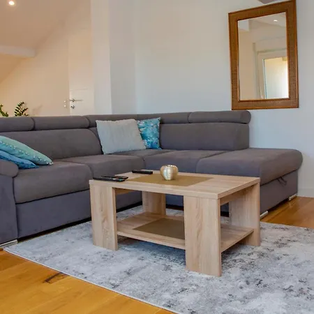 Daire Iadertina Duplex With Garden *