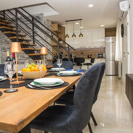 Appartement Iadertina Duplex With Garden *