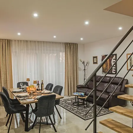 Апартаменти Iadertina Duplex With Garden *