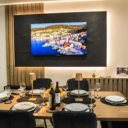 Апартаменти Iadertina Duplex With Garden