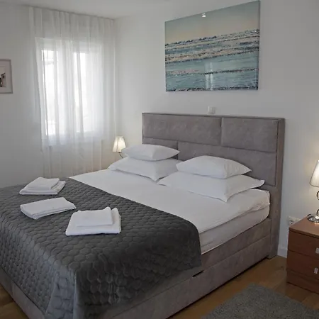 Апартаменти Iadertina Duplex With Garden