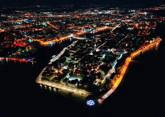 Апартаменти Iadertina Duplex With Garden Задар