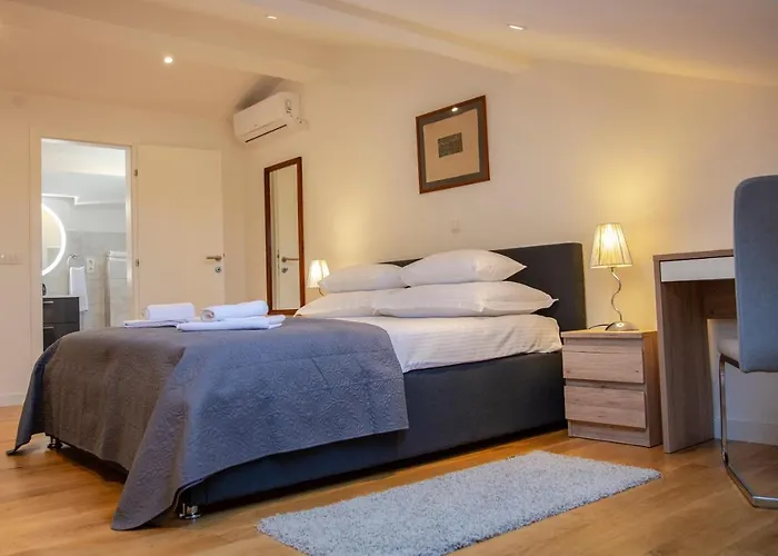 Iadertina Duplex With Garden Апартаменти