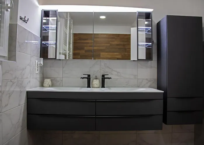 Апартаменти Iadertina Duplex With Garden *