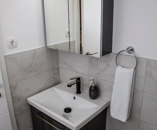 Iadertina Duplex With Garden 扎达尔