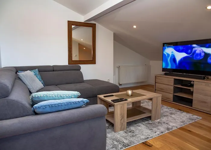 Апартаменти Iadertina Duplex With Garden *