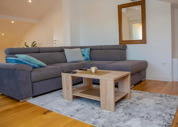 Апартаменти Iadertina Duplex With Garden *