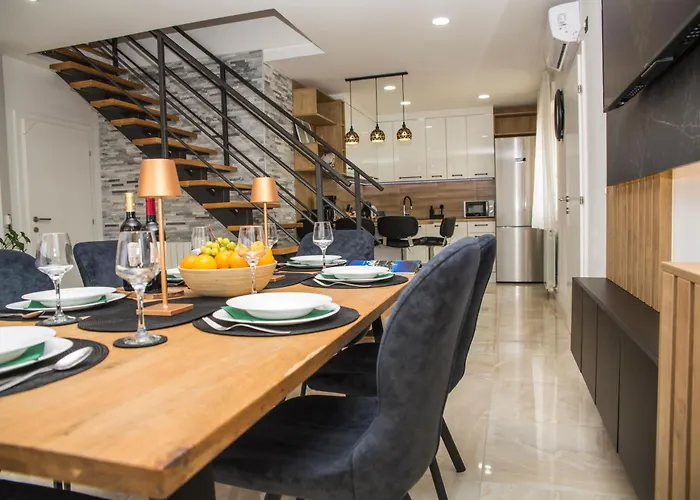 Апартаменти Iadertina Duplex With Garden *