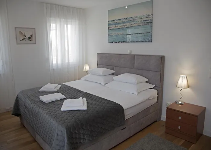 Апартаменти Iadertina Duplex With Garden