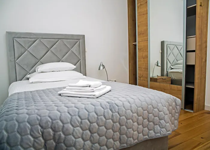 Апартаменти Iadertina Duplex With Garden Задар